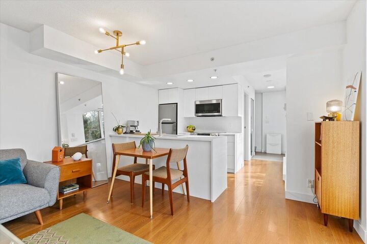 Property Photo:  37 Keefer Place  BC V6B 1P8 