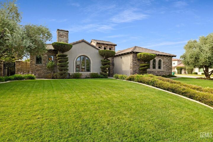 Property Photo: 9253 Cortona Court CA 93314