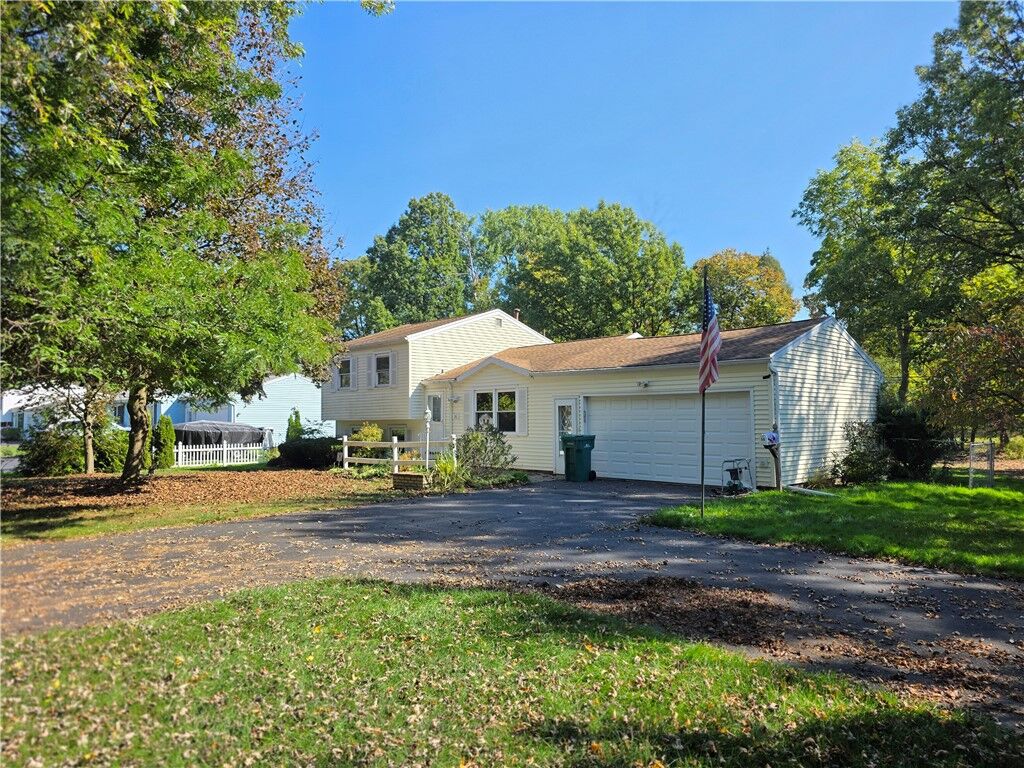 Property Photo: 36 Hartwood Drive NY 14623