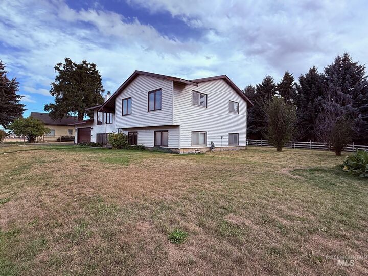 Property Photo: 1004 McKinley St WA 99113