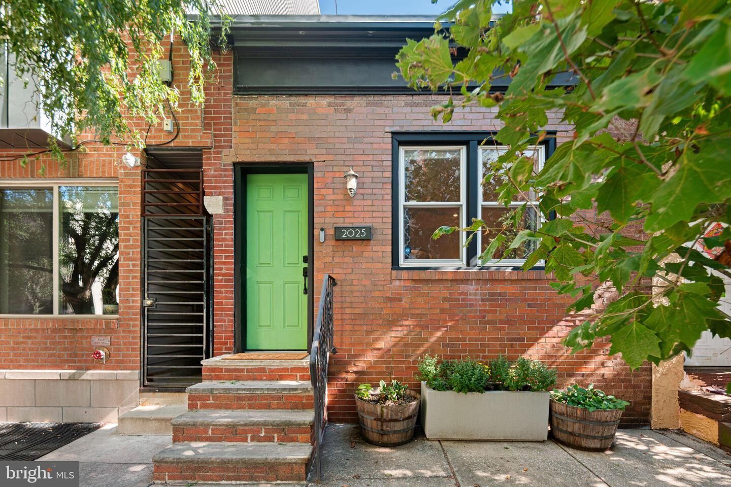Property Photo:  2025 E Susquehanna Avenue  PA 19125 