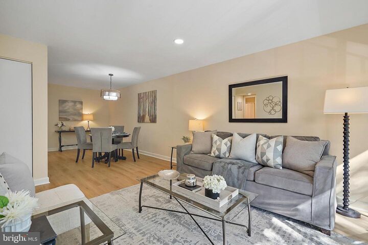 Property Photo:  1600 Prince Street 102  VA 22314 