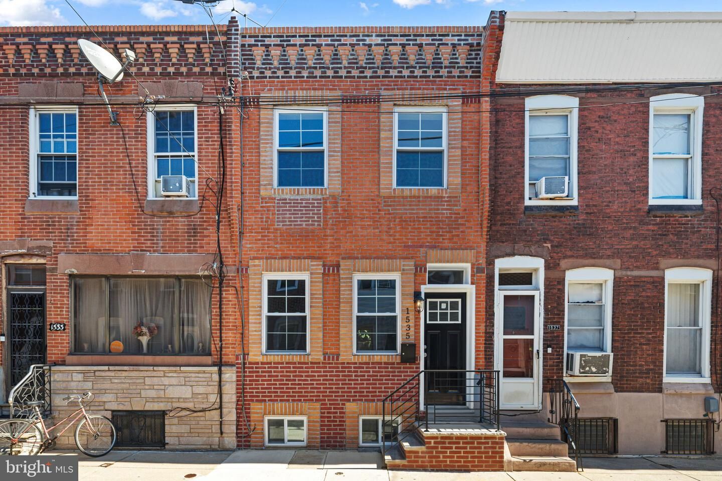 Property Photo: 1535 S Mole Street PA 19146