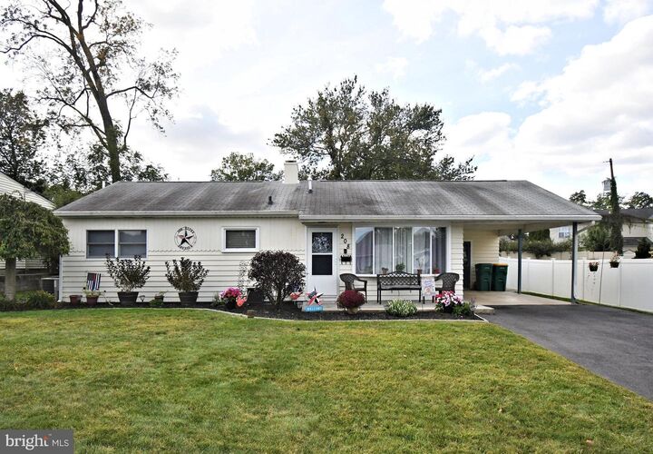 Property Photo:  208 Suffolk Road  PA 19030