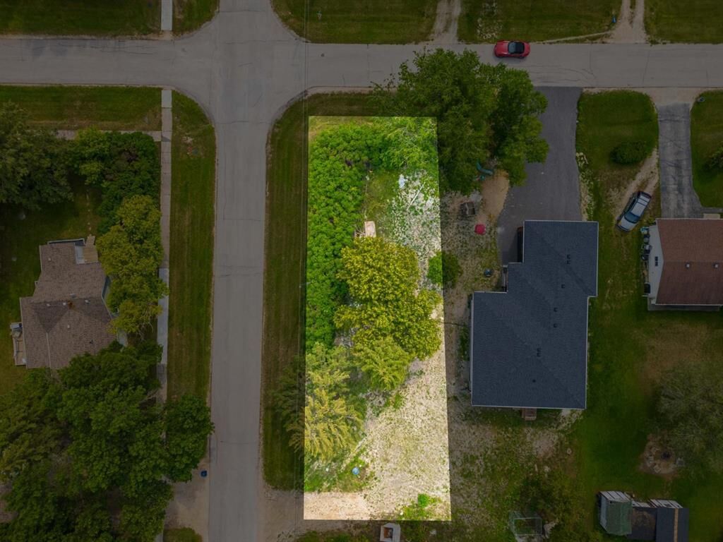 Property Photo:  27 Cedar Avenue  MB R0E 0R0 