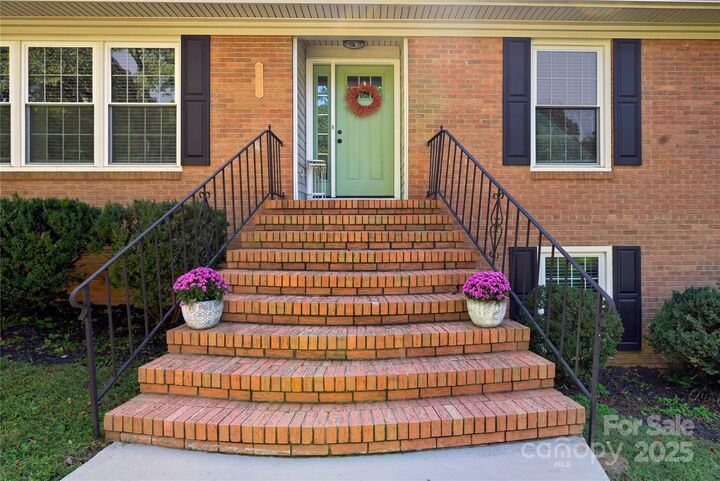 Property Photo:  1912 Woodberry Road  NC 28212 