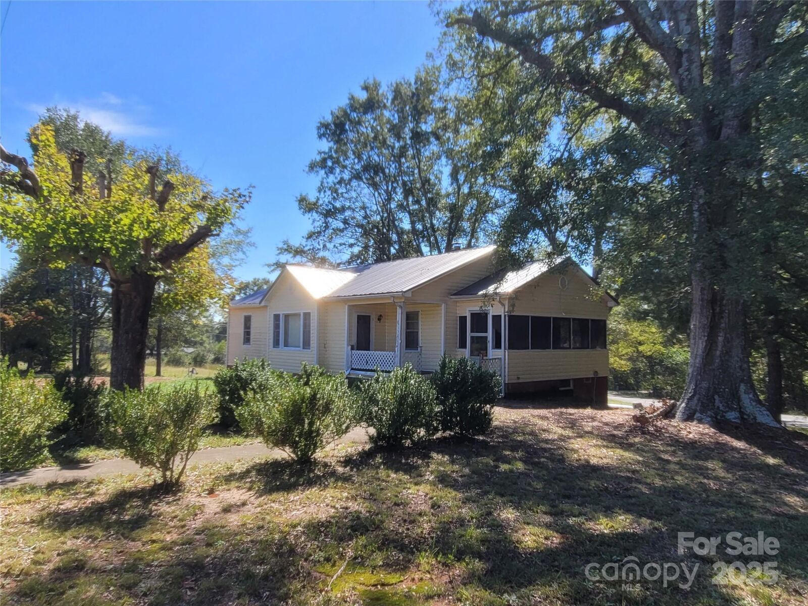 Property Photo: 949 Cove Road NC 28139
