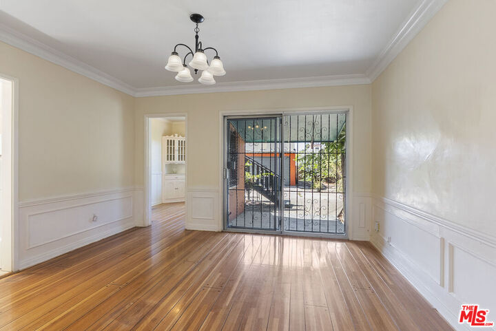Property Photo:  1137 Meadowbrook Ave  CA 90019 