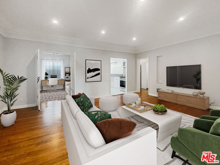 Property Photo: 440 N Spaulding Ave CA 90036