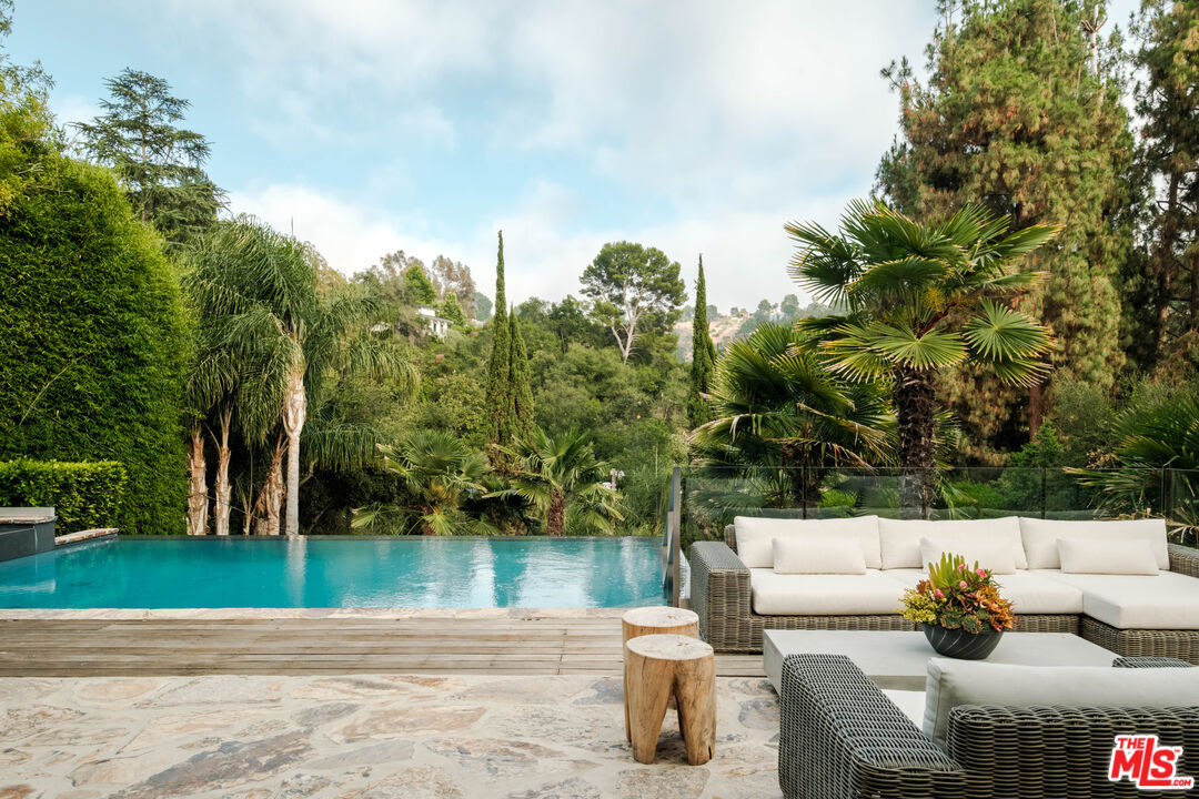 Property Photo:  2731 Hutton Dr  CA 90210 