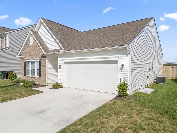 Property Photo: 5332 Karst Circle OH 43103