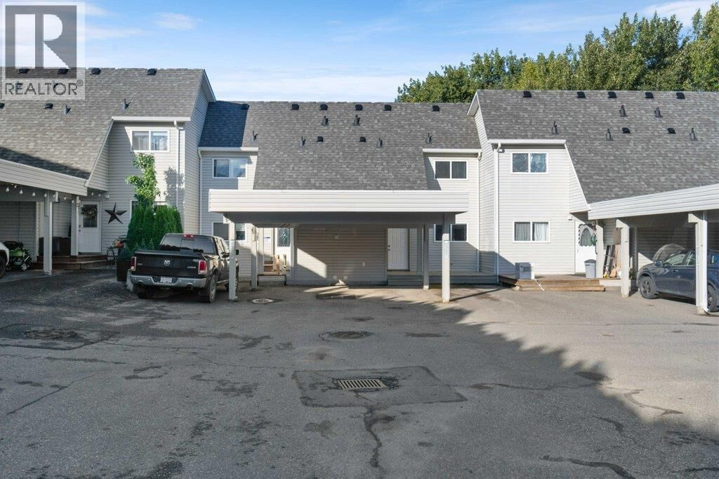 Property Photo:  567 24 Street Northeast  BC V1E 2K2 