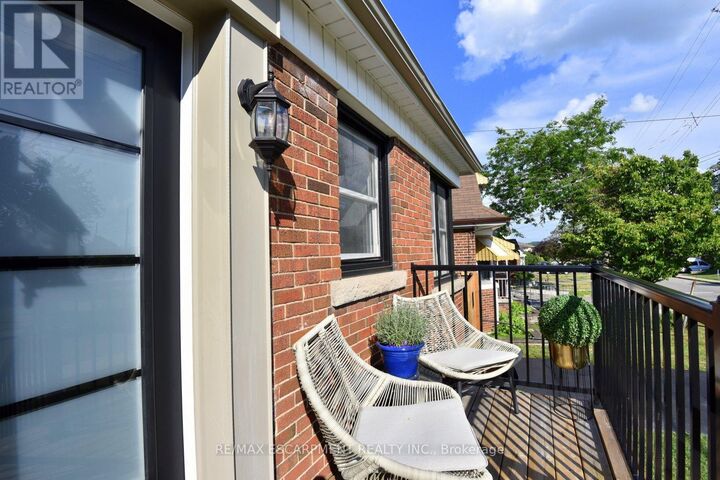 Property Photo: 45 Dunkirk Drive ON L8K 4W9