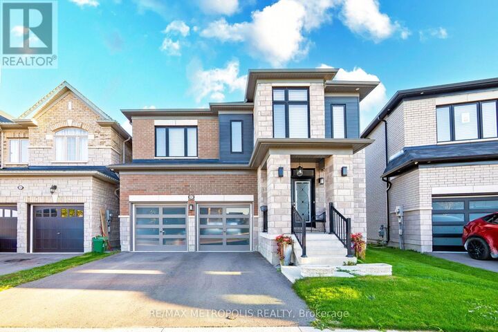 127 McPhail Avenue  Clarington (Bowmanville) ON L1C 7H2 photo