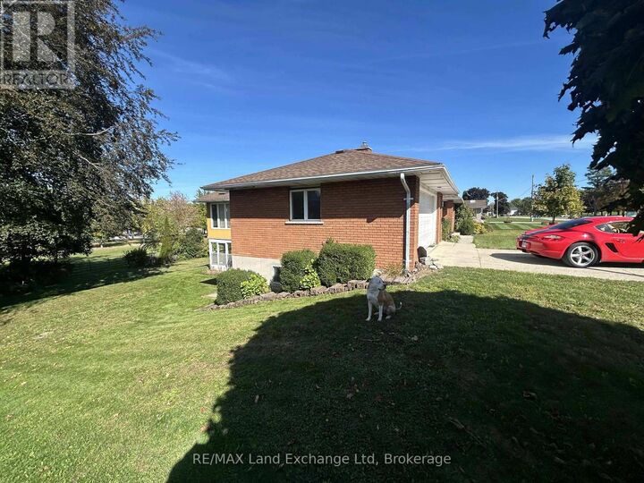 Property Photo:  38 Hillcrest Street West  ON N0G 2S0 