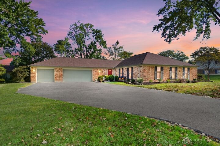 1553 Roamont Drive  Centerville OH 45459 photo