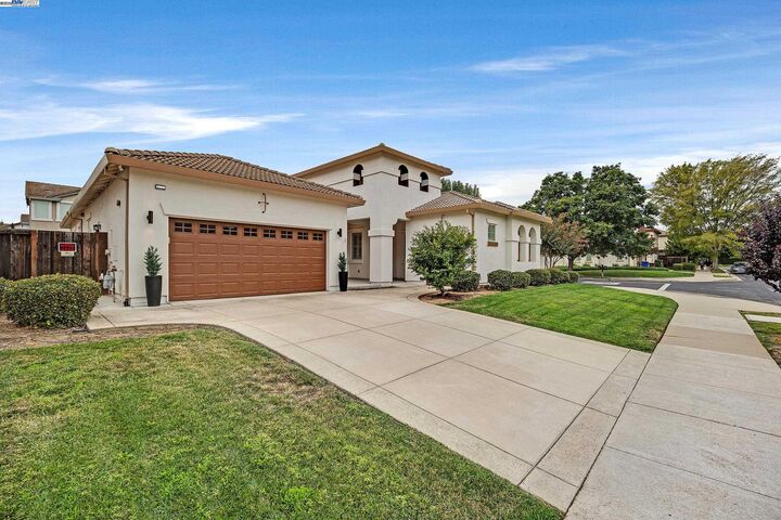 Property Photo:  1866 Toulouse Ln  CA 94513 