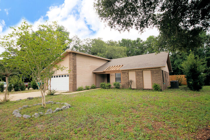 Property Photo:  410 Pelham Road  FL 32547 
