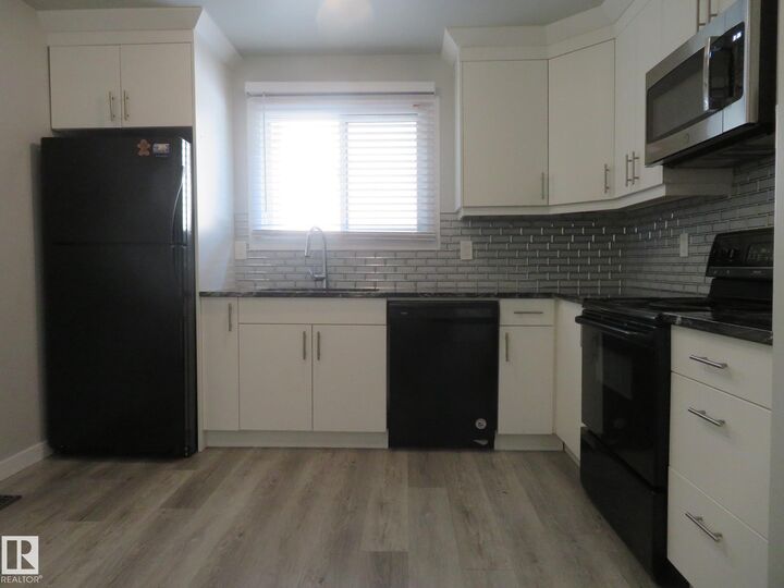 Property Photo:  120 Kaskitayo Crest NW  AB T6J 3T3 