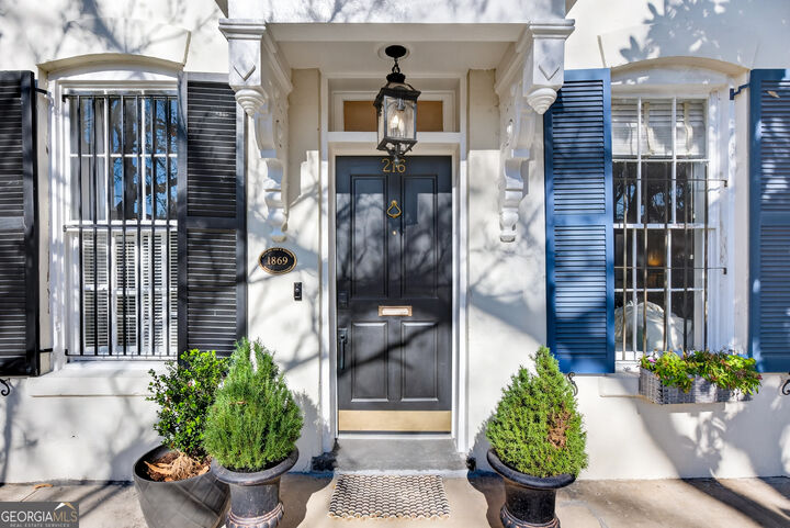 Property Photo:  216 W Gaston Street  GA 31401 