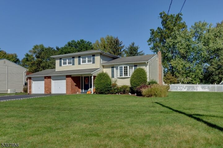 Property Photo: 14 Evelyn Pl NJ 07444