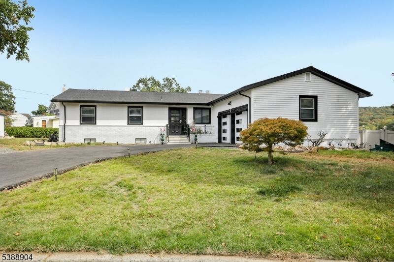 Property Photo:  112 Park Pl  NJ 07442 