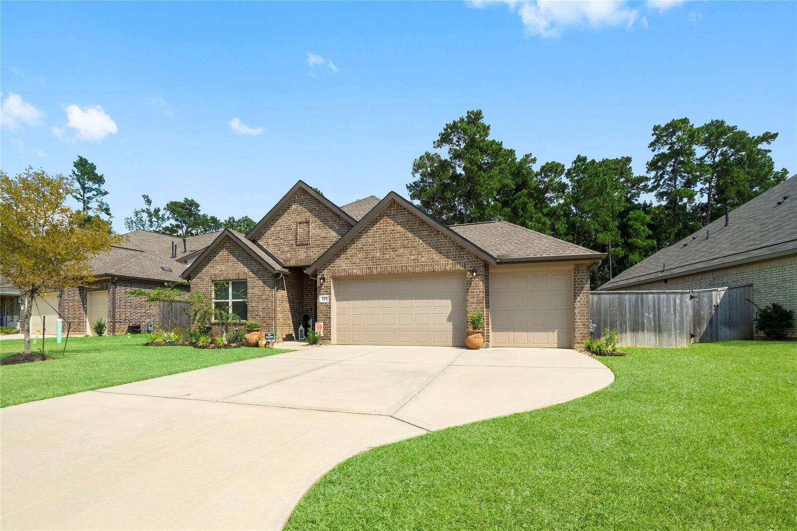 Property Photo: 725 Ivory Creek Court TX 77378