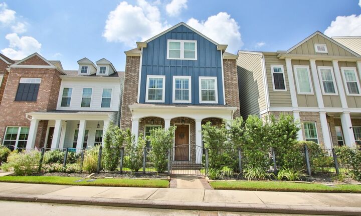 15 E Breezy Way  The Woodlands TX 77380 photo