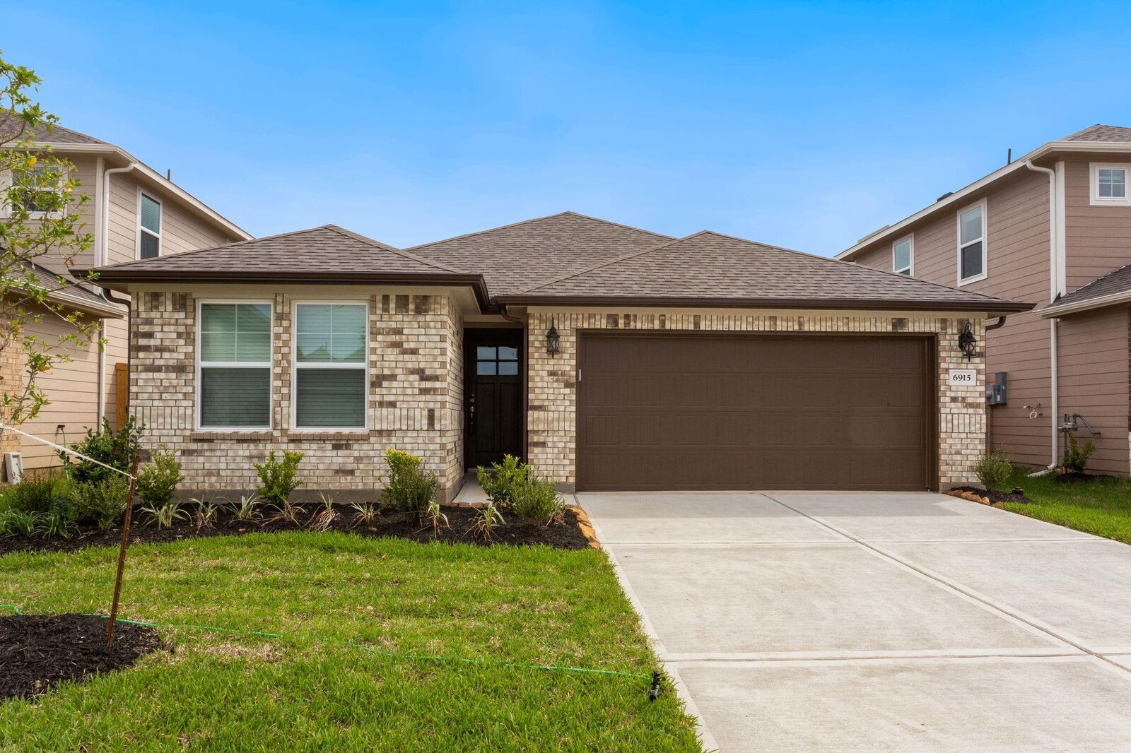 Property Photo: 6915 Lebec TX 77583