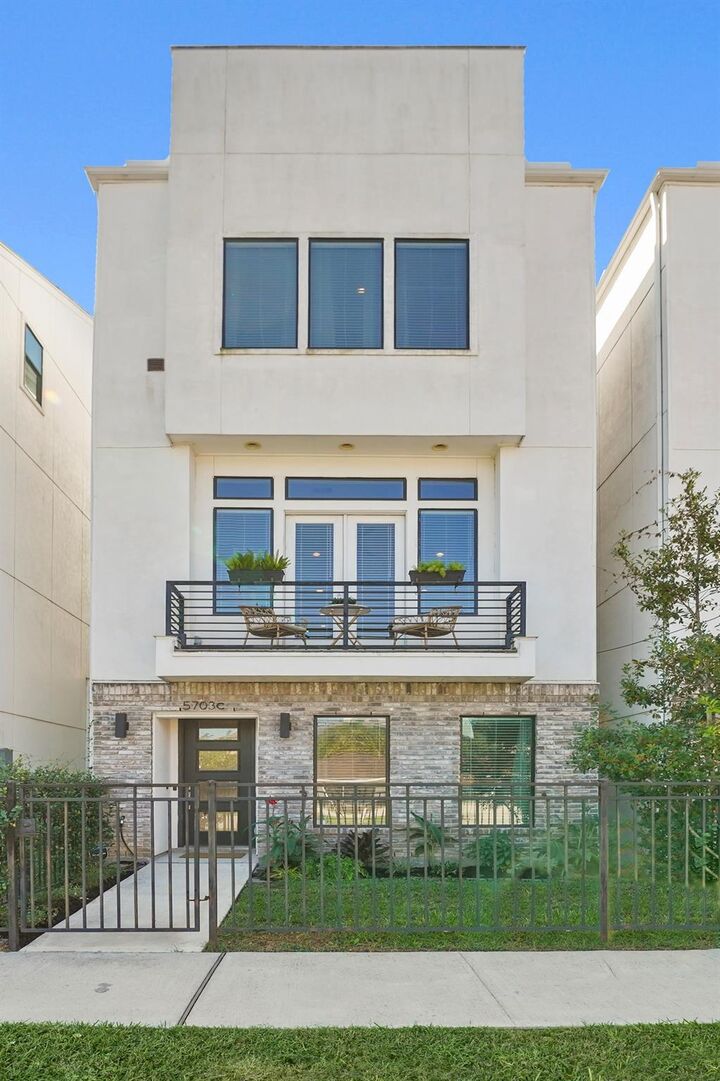 Property Photo:  5703 Larkin Street C  TX 77007 