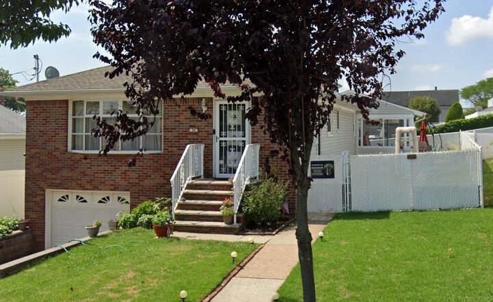 Property Photo:  34 Elizabeth Ct  NJ 07094 