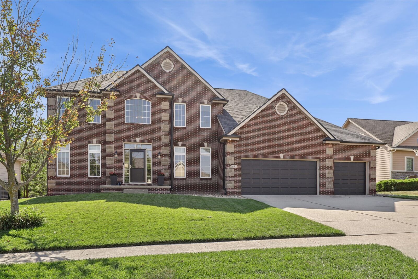Property Photo: 403 NE Hanover Court IA 50021