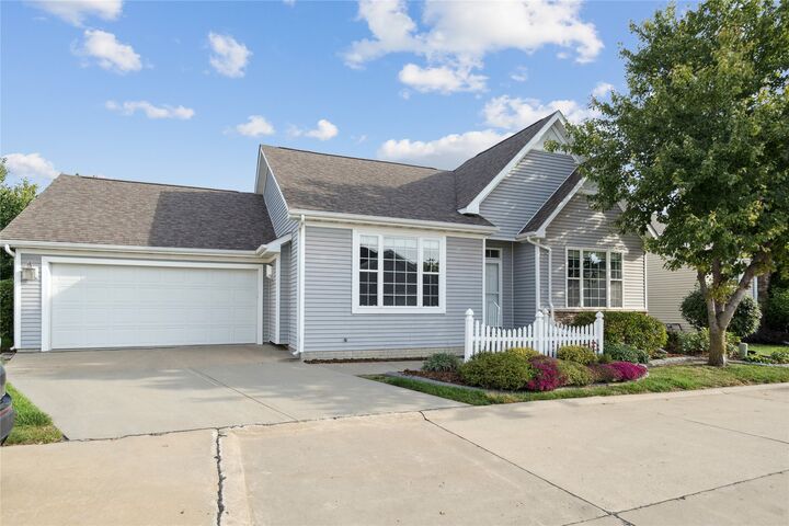 12723 Sunflower Drive  Urbandale IA 50323 photo