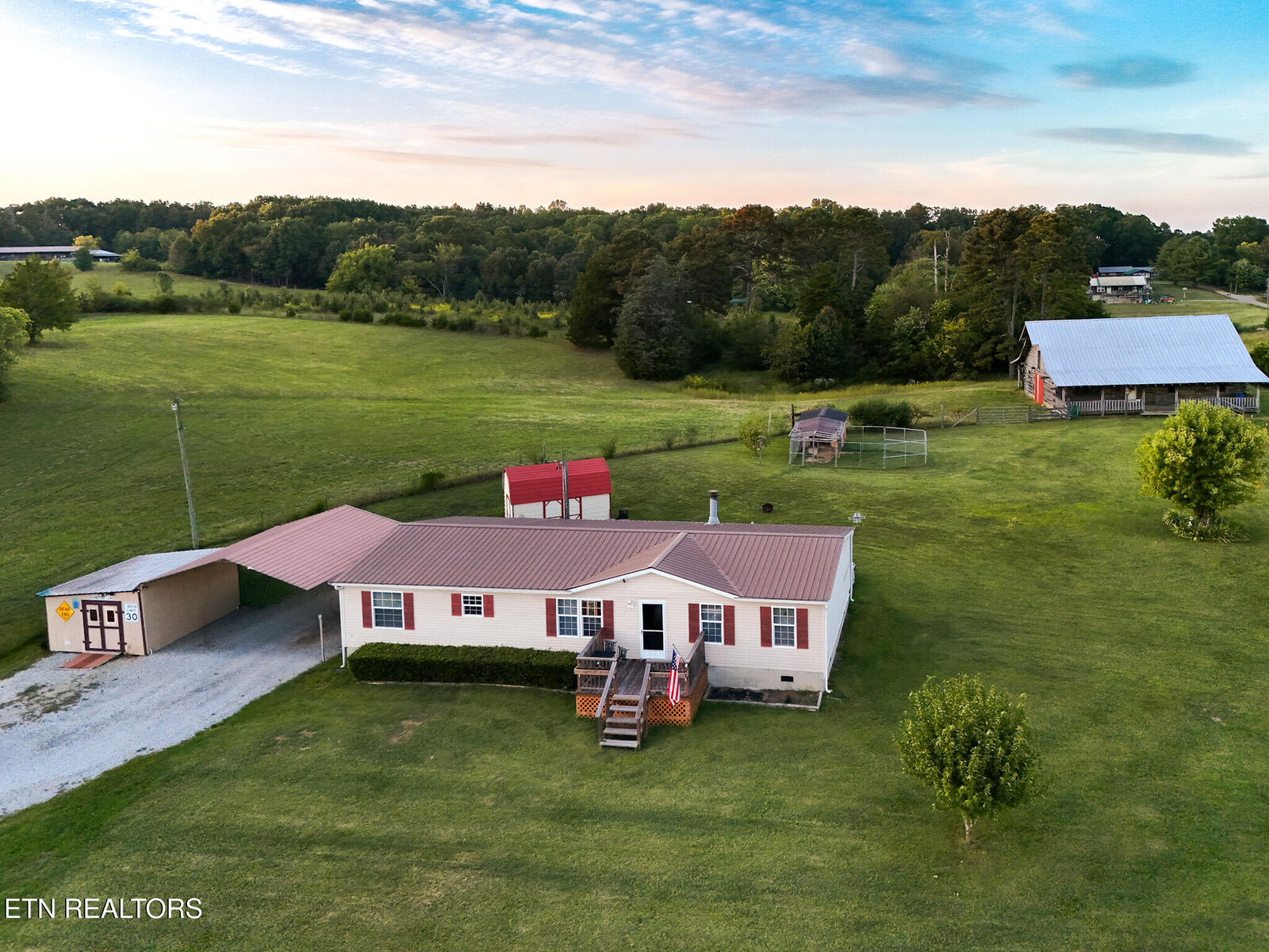 Property Photo:  310 Moat Sewell Rd  TN 37846 