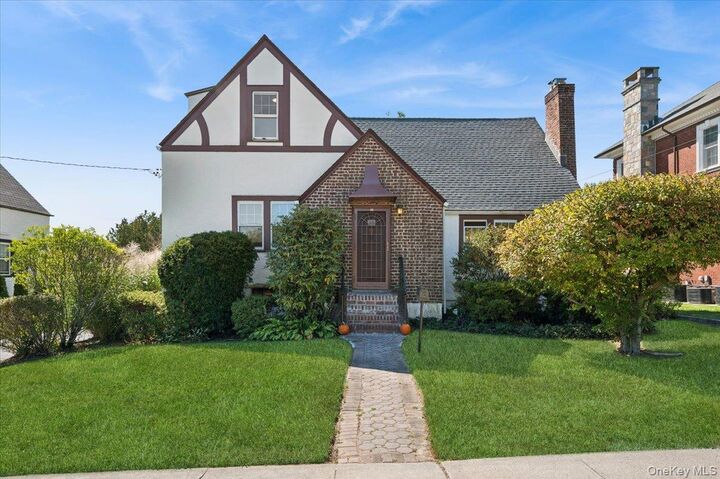 10 Oakland Avenue  Yonkers NY 10710 photo