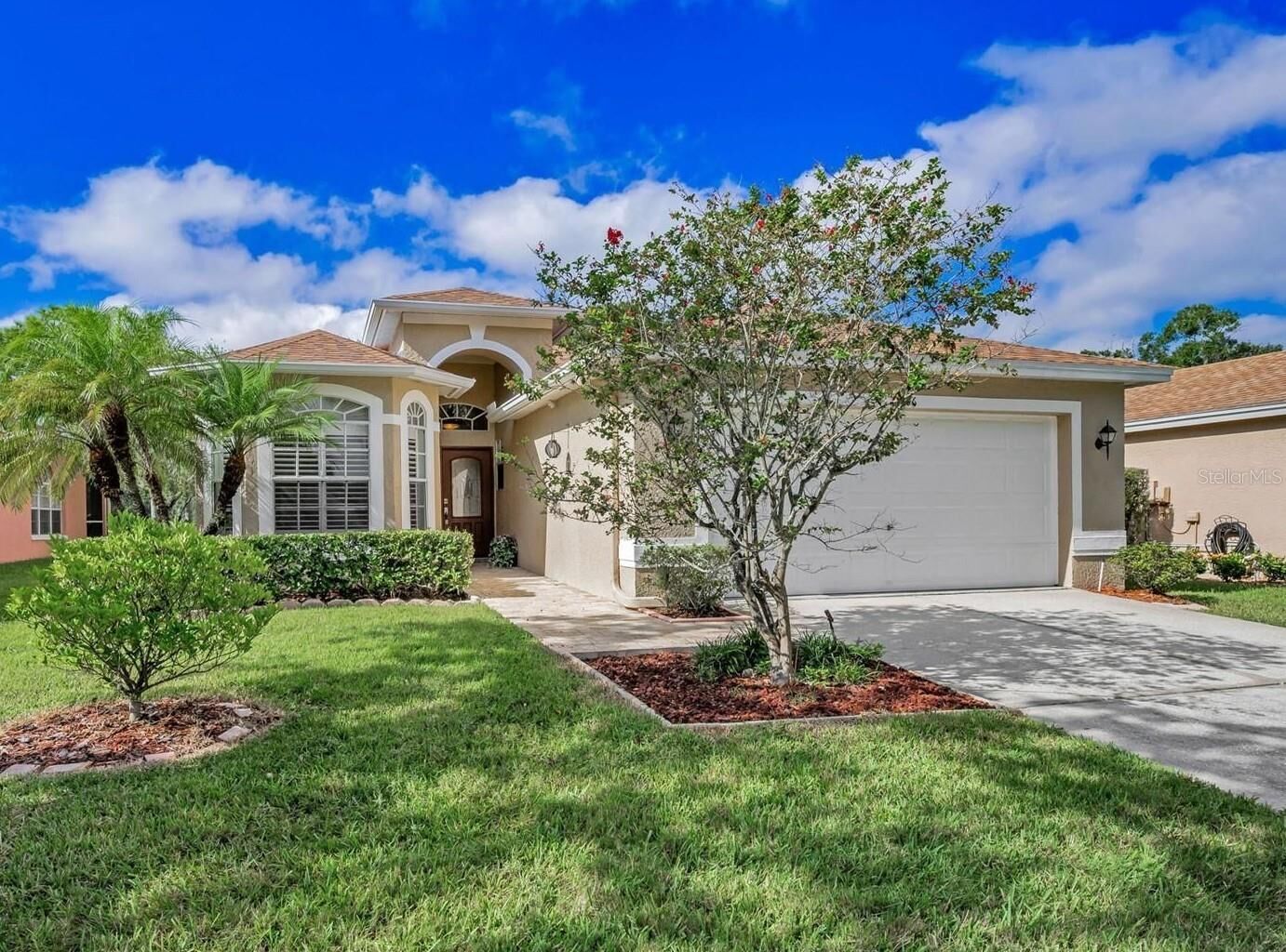 Property Photo:  4886 Westchester Court  FL 34677 