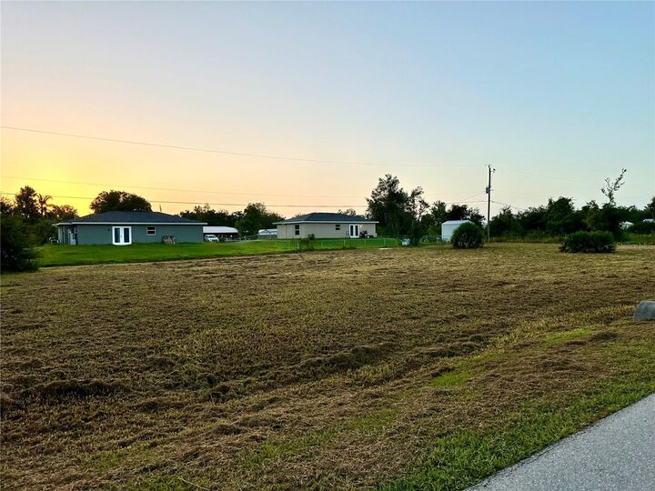 Property Photo:  304 Rio Vista Avenue  FL 33982 