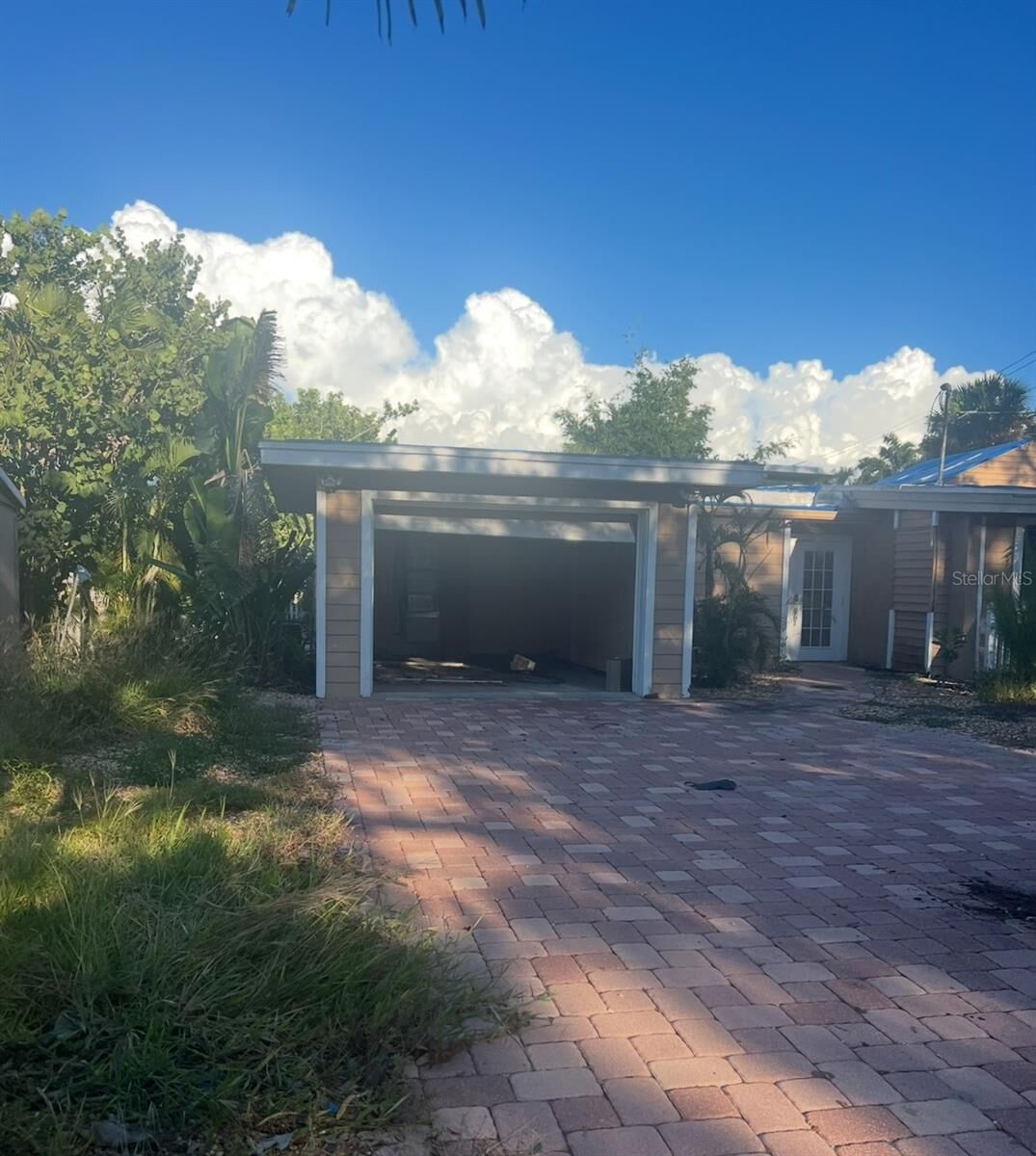 Property Photo:  4725 Gleason Avenue  FL 34242 