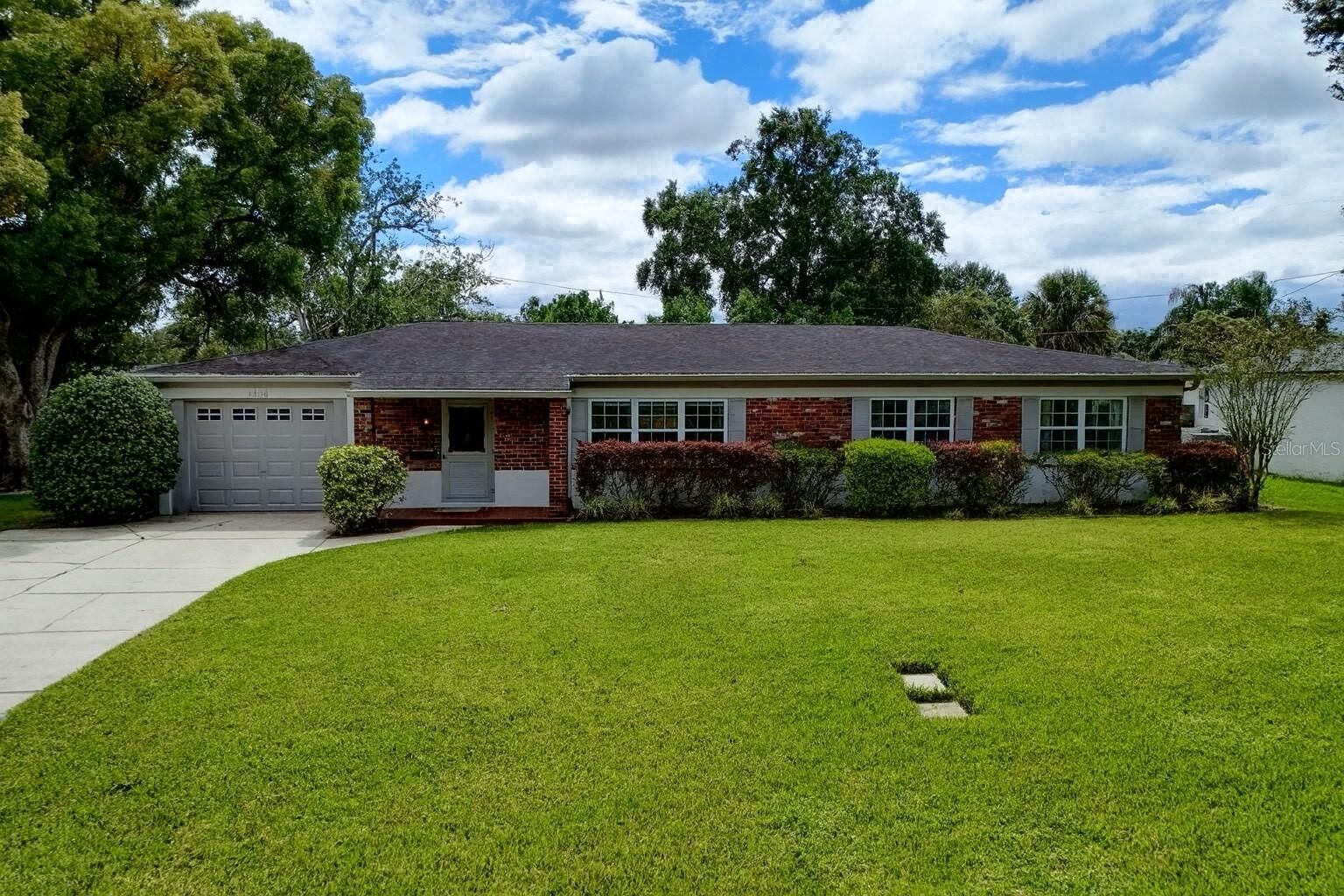 Property Photo: 1306 Radclyffe Road FL 32804