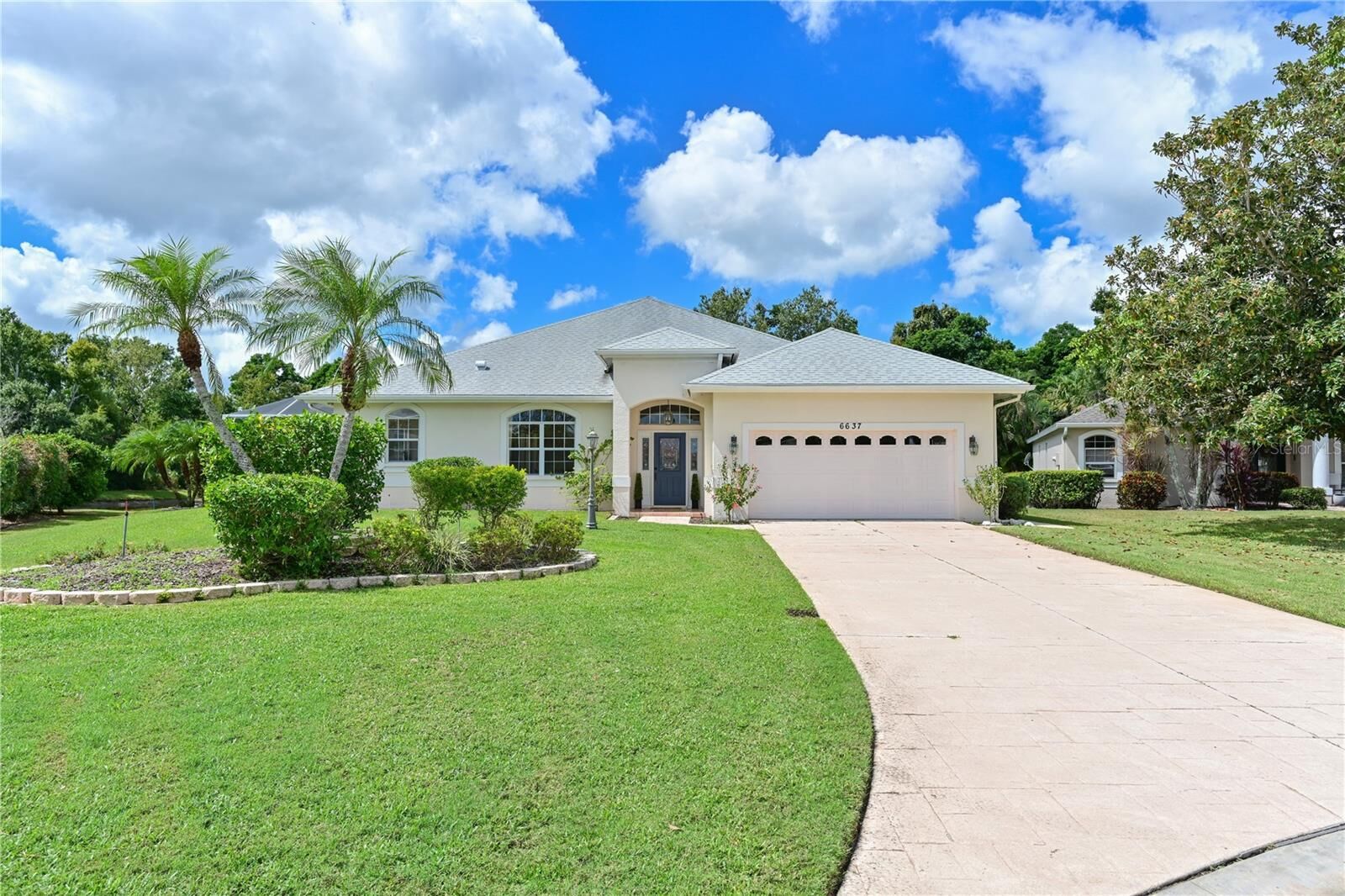 Property Photo: 6637 Pleasant Hill Road FL 34203