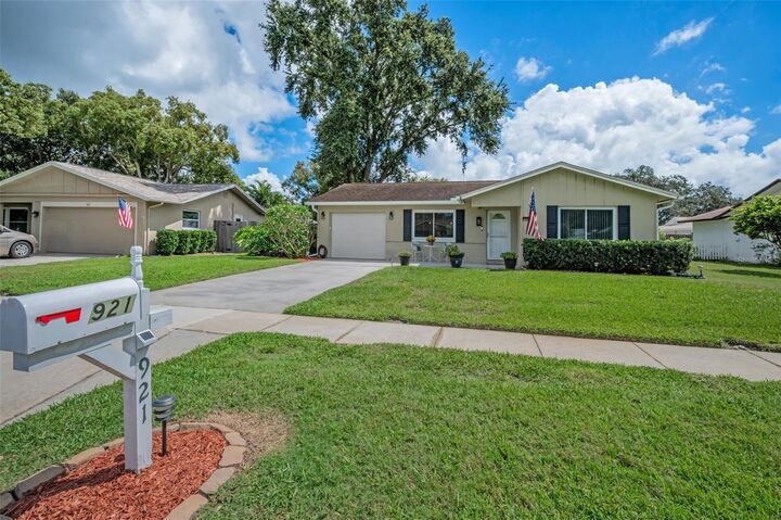 Property Photo:  921 Anchorage Lane  FL 34685 