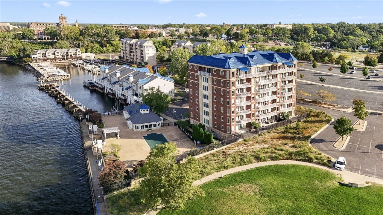 Property Photo:  200 Lake Street 3C  MI 49085-2042 