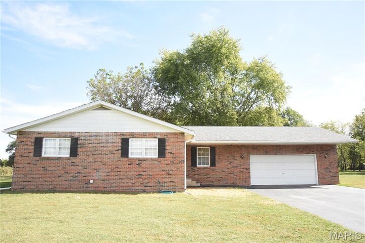 840 N Union Street  Staunton IL 62088 photo
