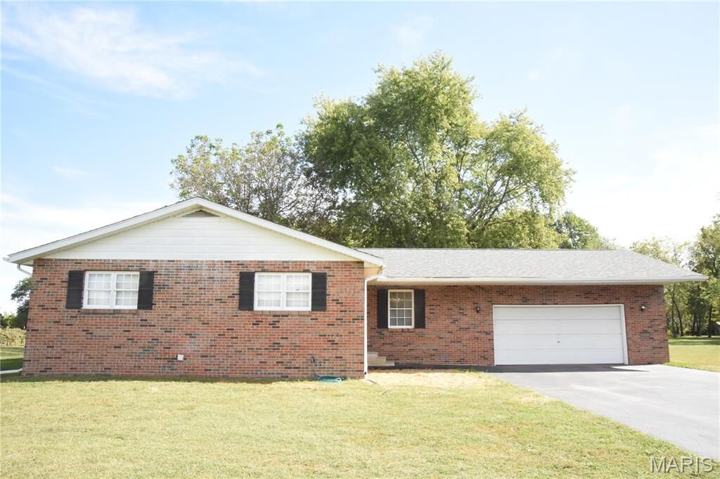 Property Photo:  840 N Union Street  IL 62088 