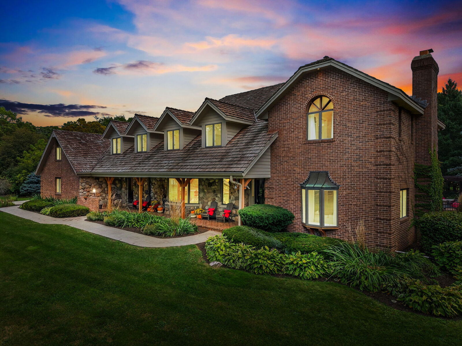 Property Photo:  9101 W Hawthorne Ln  WI 53132 