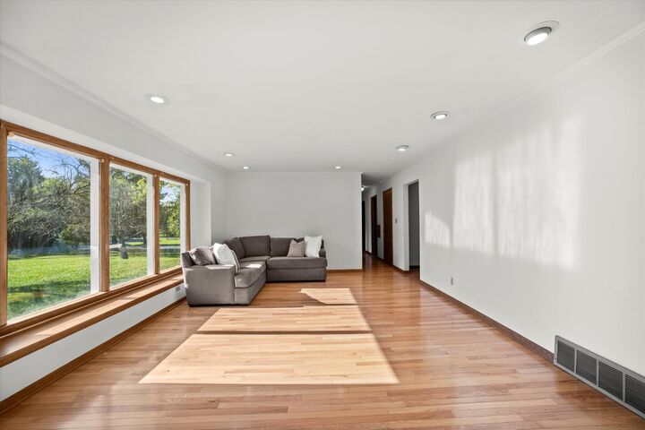 Property Photo:  W252n9153 Tomahawk Ct  WI 53089 