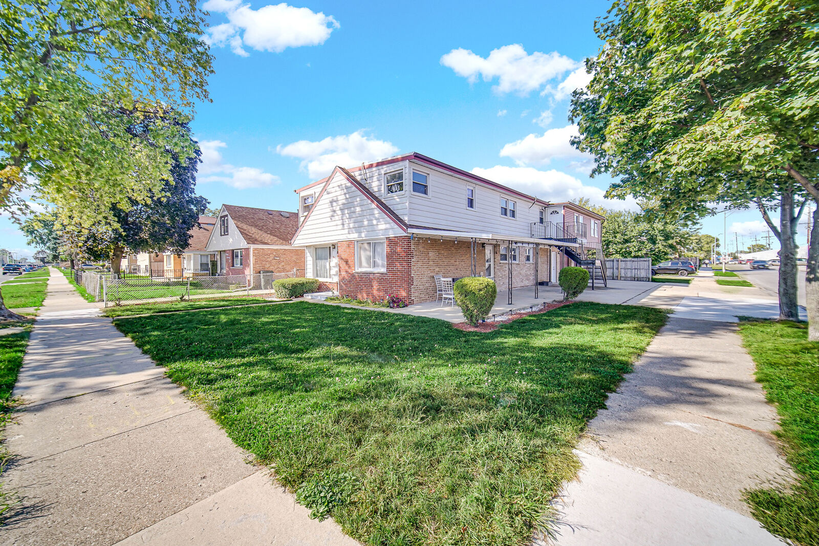 Property Photo:  2078 N 17th Avenue  IL 60160 