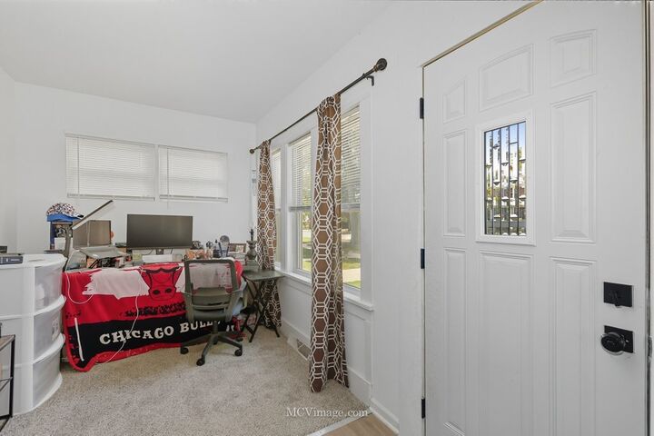 Property Photo:  164 S Calumet Avenue  IL 60506 