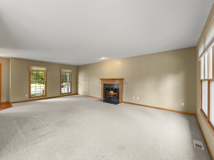 Property Photo: 129 Devonshire Drive IL 60115