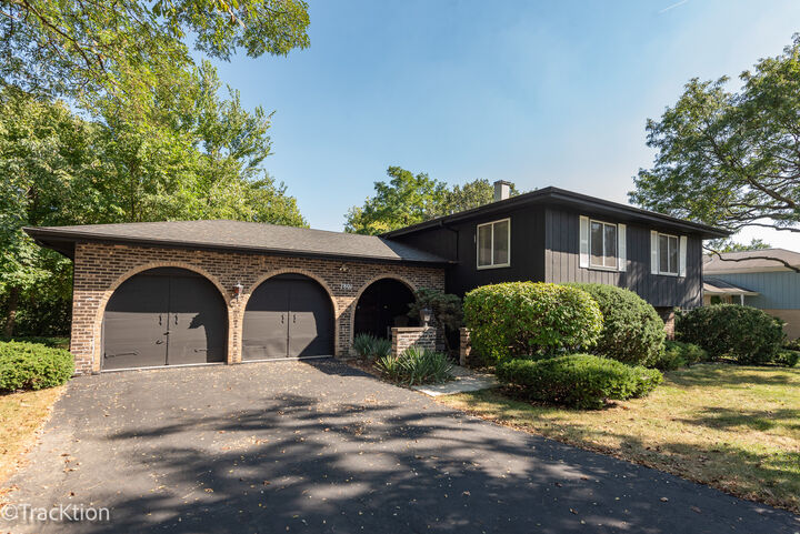 7801 Pine Parkway  Darien IL 60561 photo